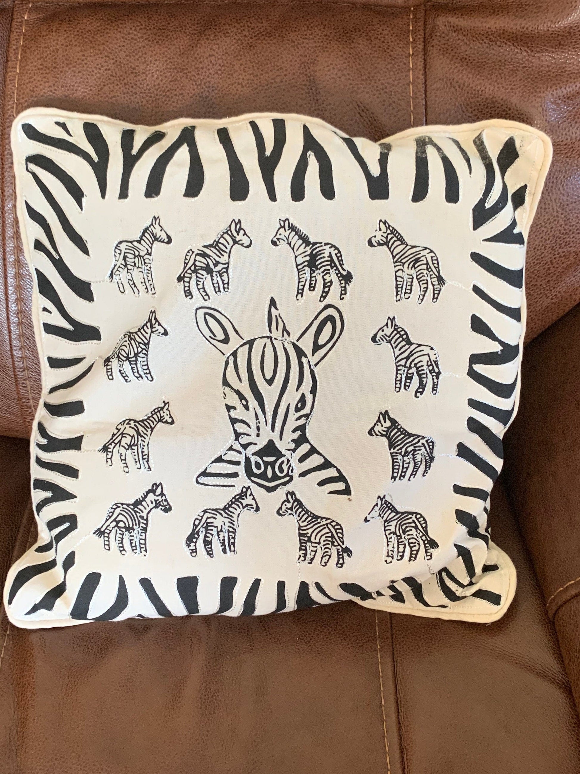Mama Zuri Style image 1 pict 1 Trendy home décor African pillowcase